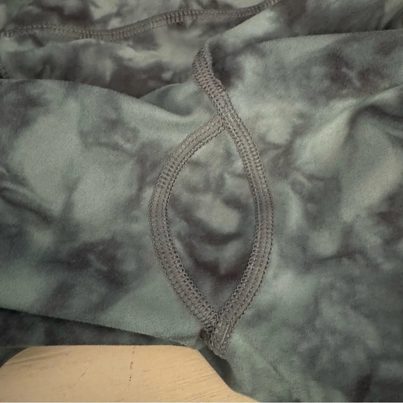 Athleta Blue Tie Dye Salutation Stash Pocket II Printed 7/8 Tight. Size Small - Picture 10 of 13